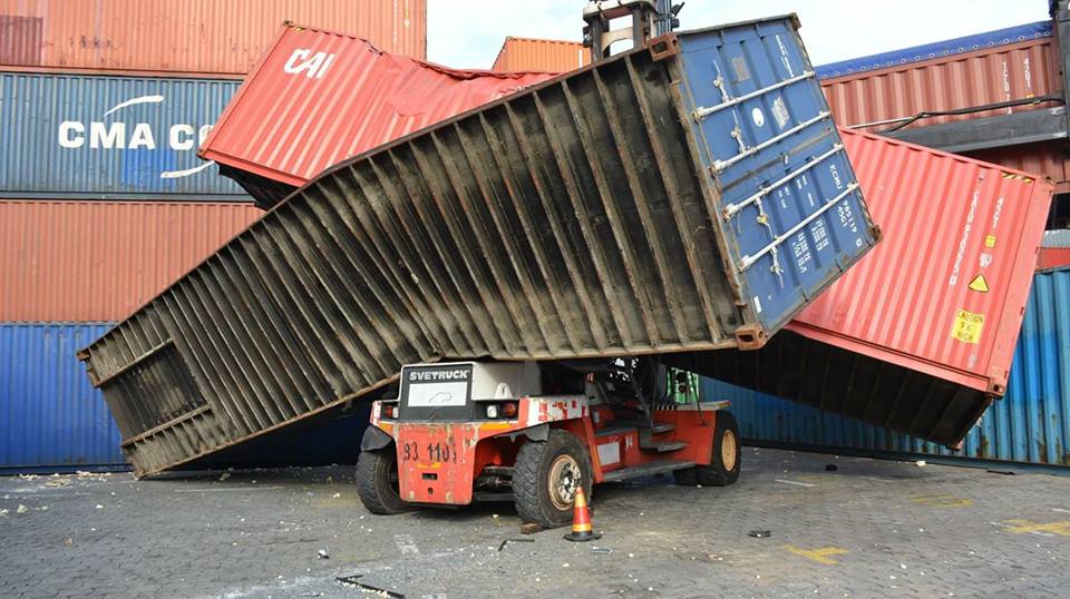 Freighter Destroys Container Crane at Port of Abidjan